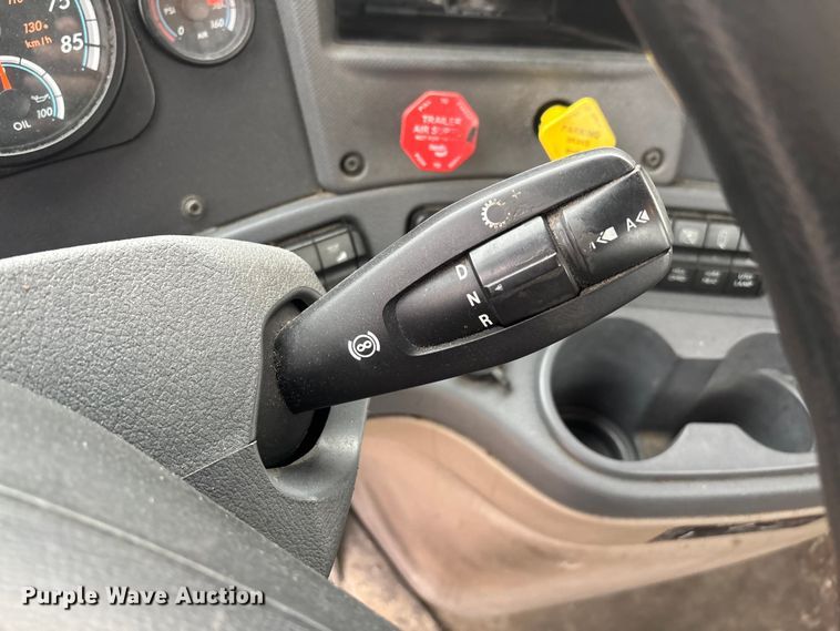 image for item FG1030 2017 Freightliner Cascadia 125 semi truck