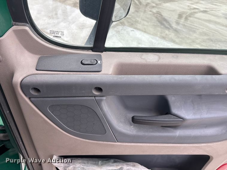 image for item FG1030 2017 Freightliner Cascadia 125 semi truck