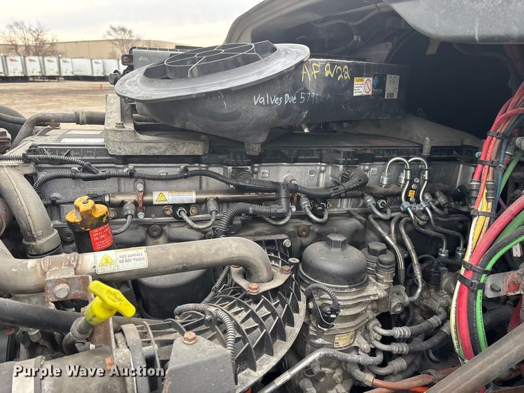 image for item FG1030 2017 Freightliner Cascadia 125 semi truck