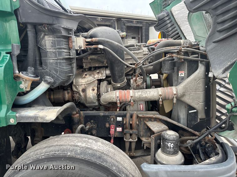 image for item FG1030 2017 Freightliner Cascadia 125 semi truck