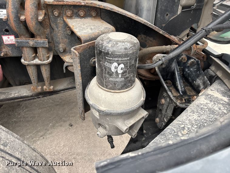 image for item FG1030 2017 Freightliner Cascadia 125 semi truck