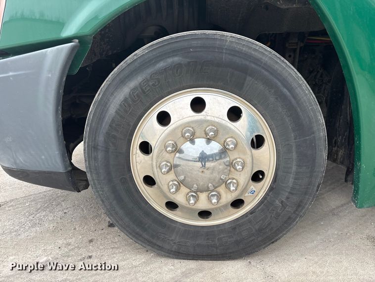 image for item FG1030 2017 Freightliner Cascadia 125 semi truck