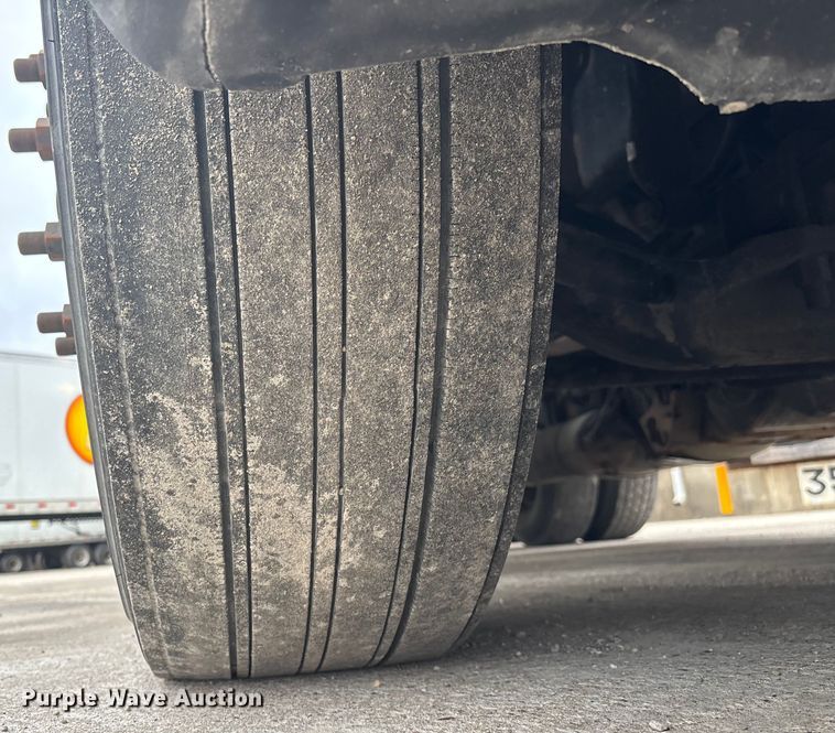 image for item FG1030 2017 Freightliner Cascadia 125 semi truck