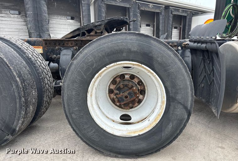 image for item FG1030 2017 Freightliner Cascadia 125 semi truck