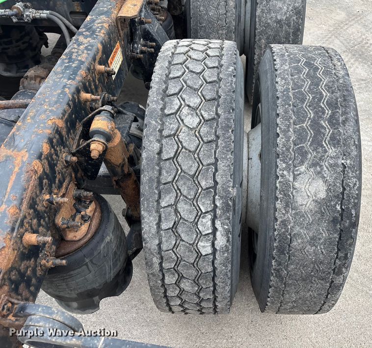 image for item FG1030 2017 Freightliner Cascadia 125 semi truck