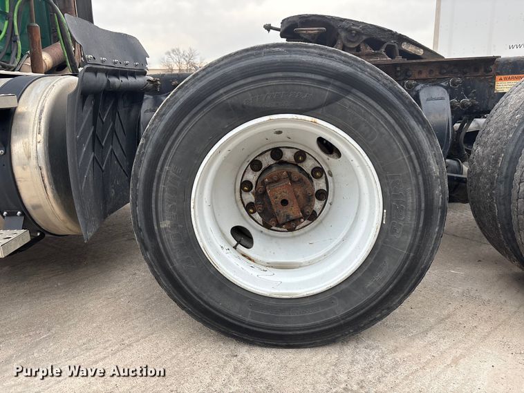 image for item FG1030 2017 Freightliner Cascadia 125 semi truck