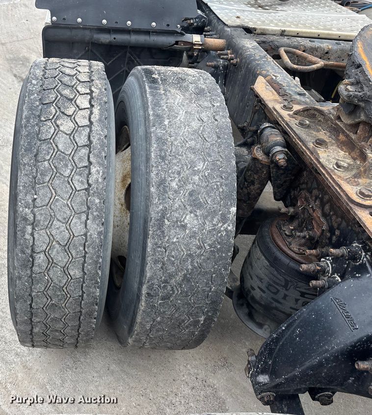 image for item FG1030 2017 Freightliner Cascadia 125 semi truck