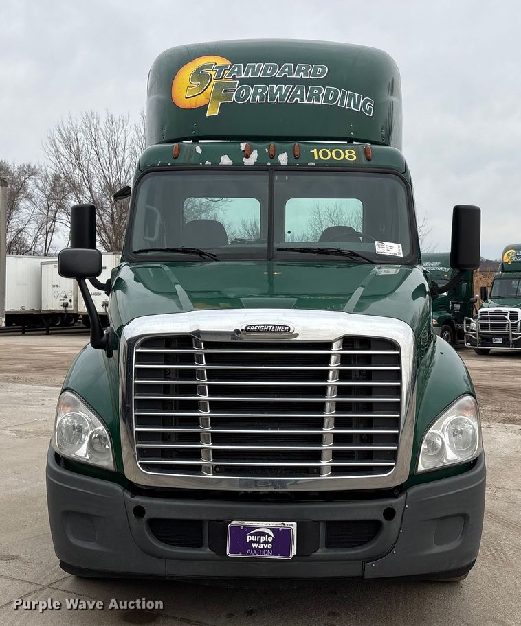 image for item FG1031 2017 Freightliner Cascadia 125 semi truck