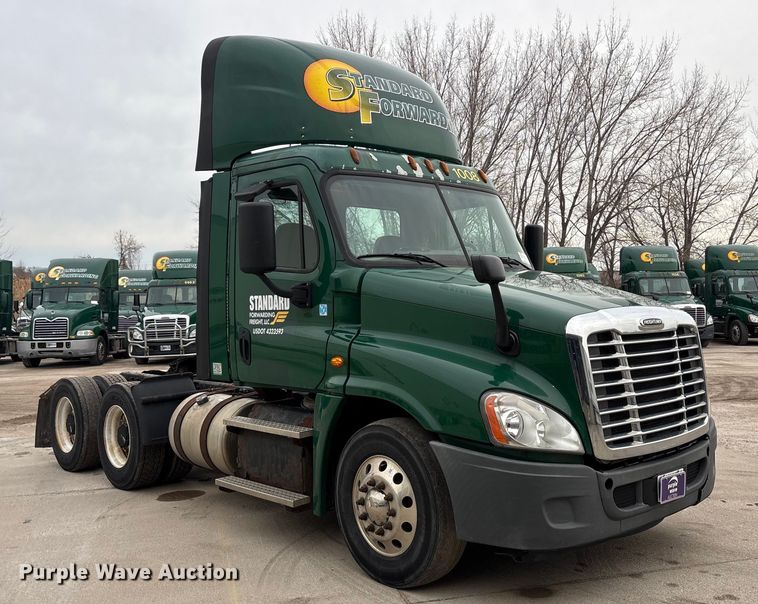 image for item FG1031 2017 Freightliner Cascadia 125 semi truck