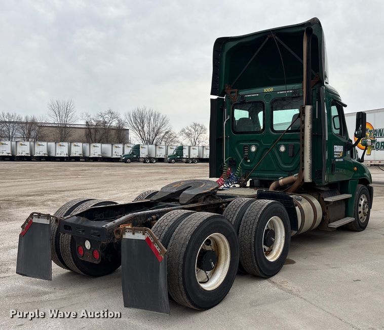 image for item FG1031 2017 Freightliner Cascadia 125 semi truck