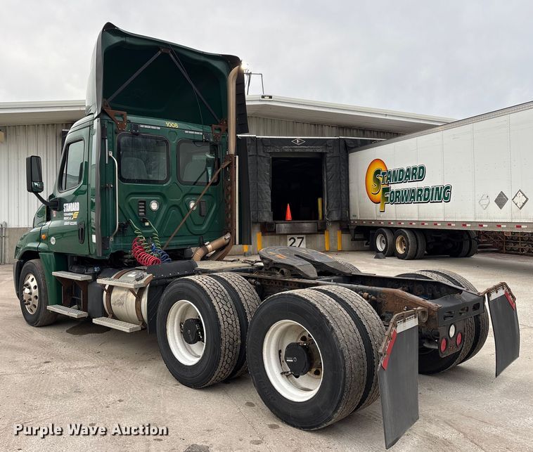 image for item FG1031 2017 Freightliner Cascadia 125 semi truck