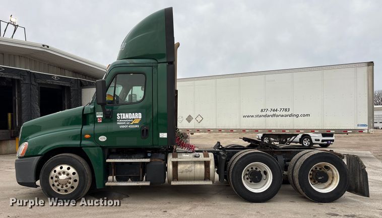 image for item FG1031 2017 Freightliner Cascadia 125 semi truck