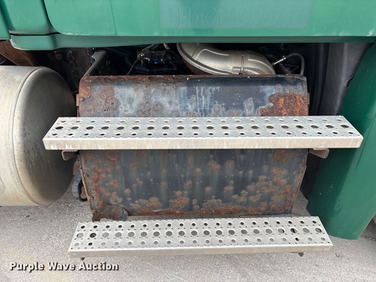 image for item FG1031 2017 Freightliner Cascadia 125 semi truck