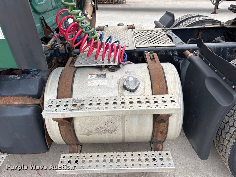 image for item FG1031 2017 Freightliner Cascadia 125 semi truck