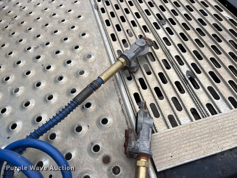 image for item FG1031 2017 Freightliner Cascadia 125 semi truck