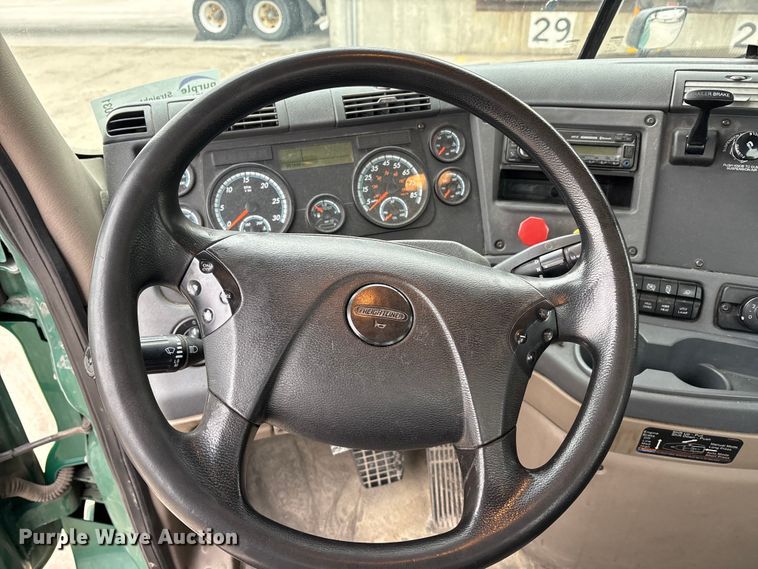 image for item FG1031 2017 Freightliner Cascadia 125 semi truck