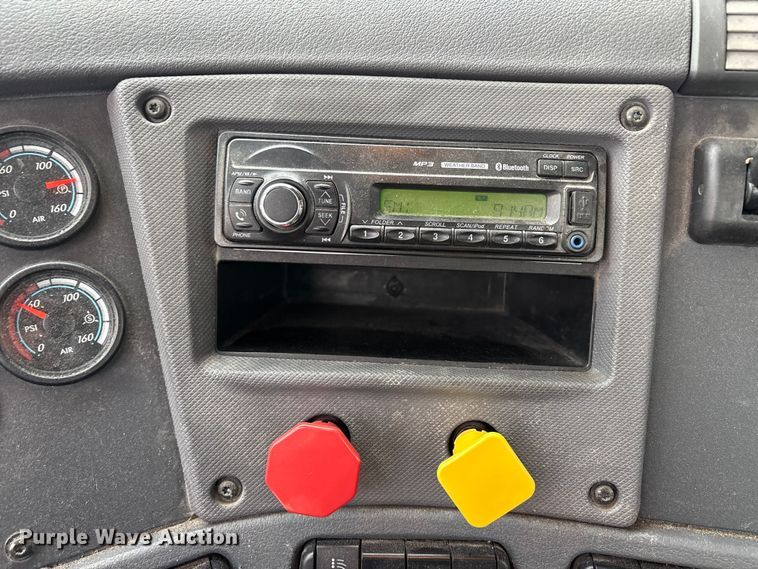 image for item FG1031 2017 Freightliner Cascadia 125 semi truck