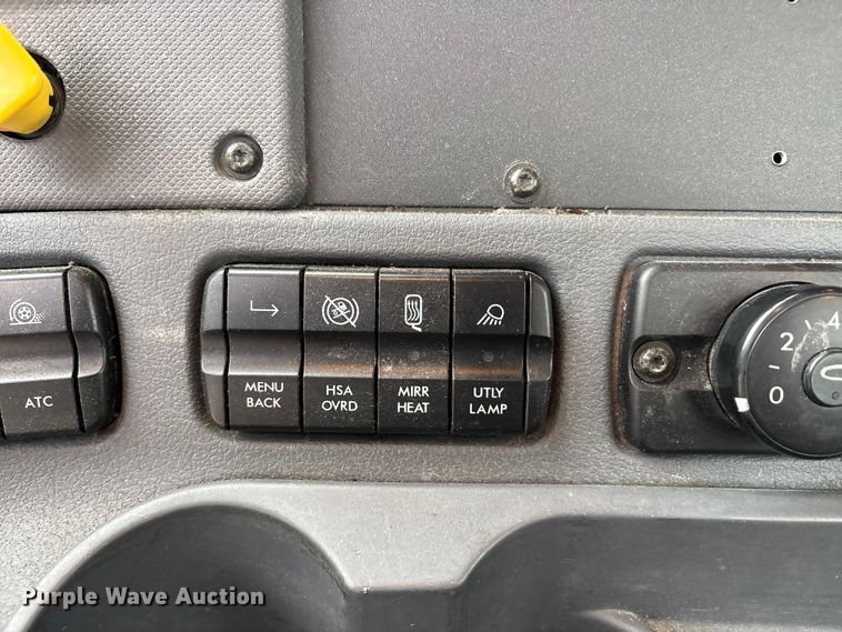 image for item FG1031 2017 Freightliner Cascadia 125 semi truck