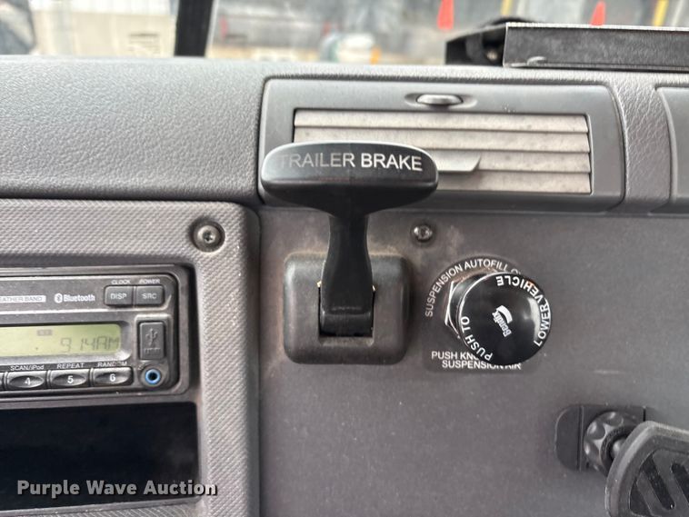 image for item FG1031 2017 Freightliner Cascadia 125 semi truck