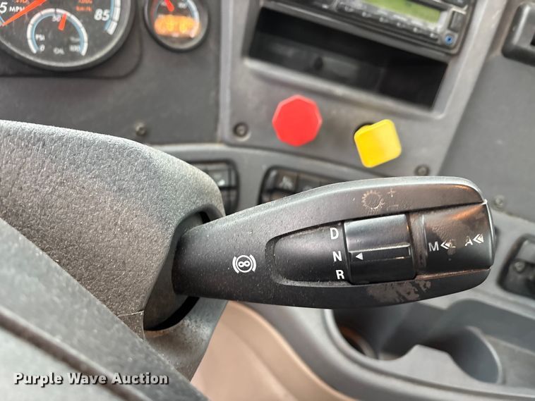 image for item FG1031 2017 Freightliner Cascadia 125 semi truck