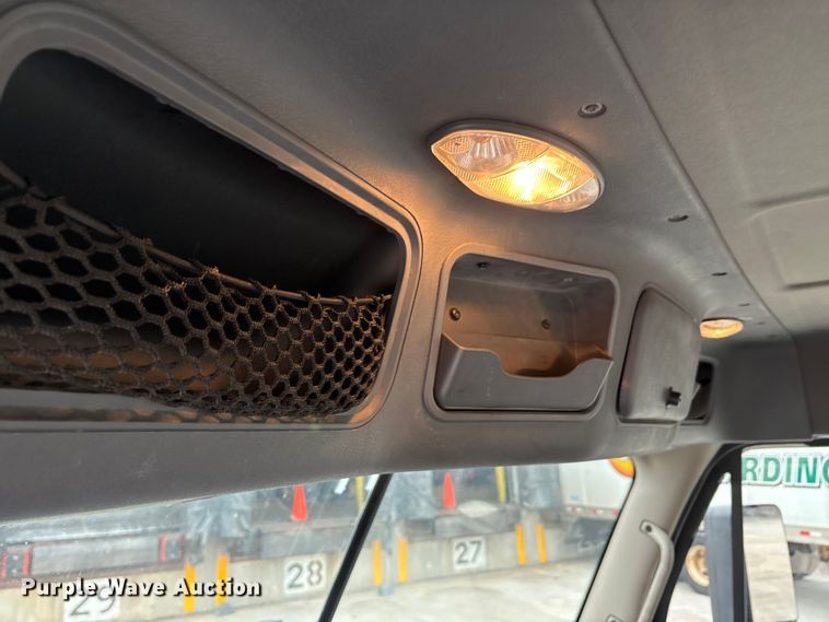 image for item FG1031 2017 Freightliner Cascadia 125 semi truck