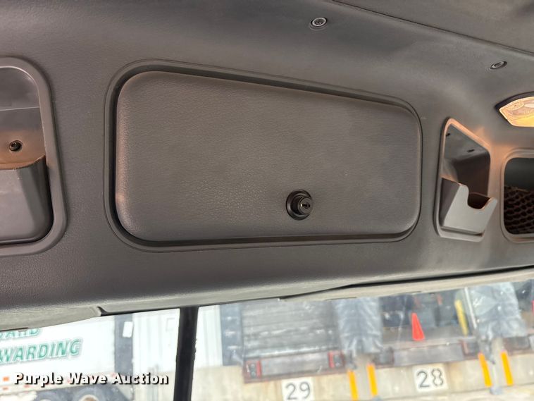 image for item FG1031 2017 Freightliner Cascadia 125 semi truck