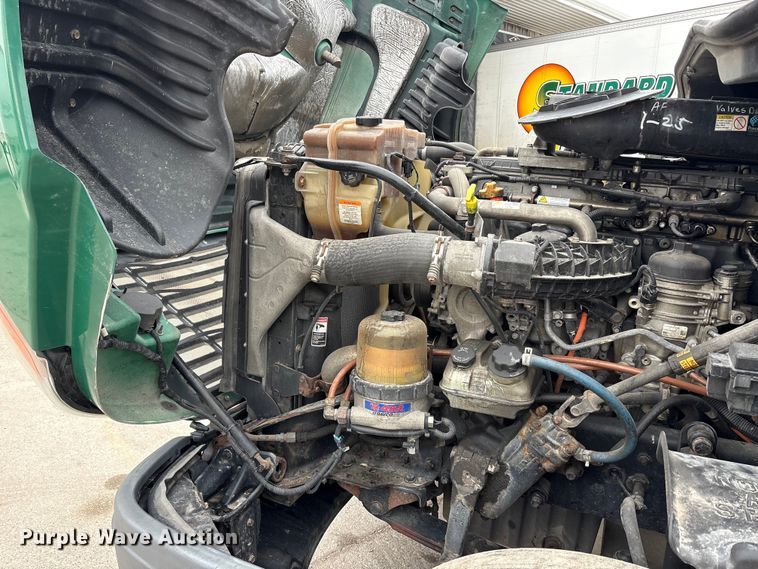 image for item FG1031 2017 Freightliner Cascadia 125 semi truck