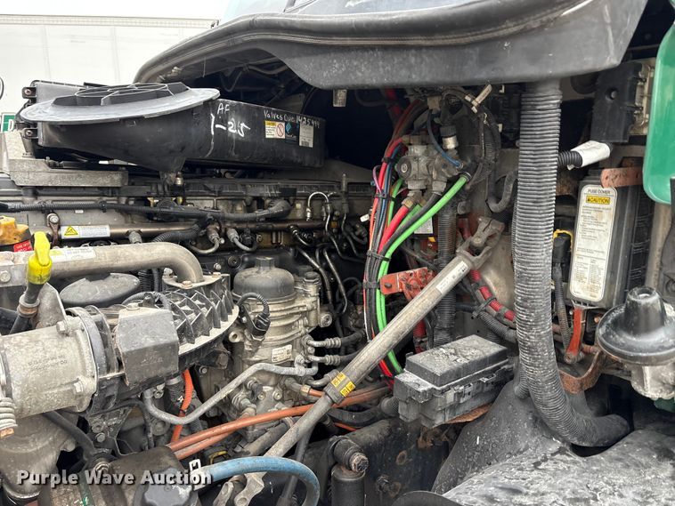 image for item FG1031 2017 Freightliner Cascadia 125 semi truck