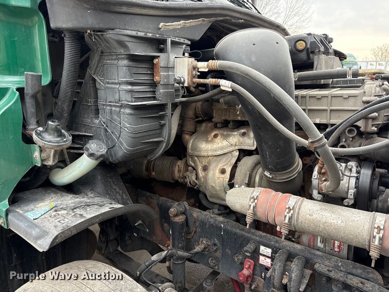 image for item FG1031 2017 Freightliner Cascadia 125 semi truck