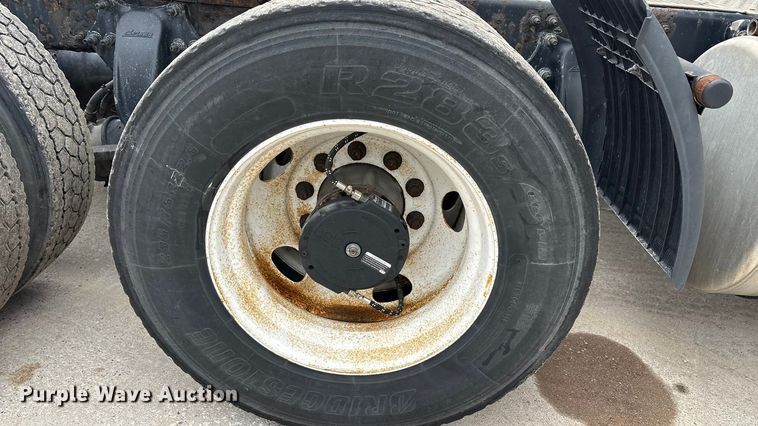 image for item FG1031 2017 Freightliner Cascadia 125 semi truck