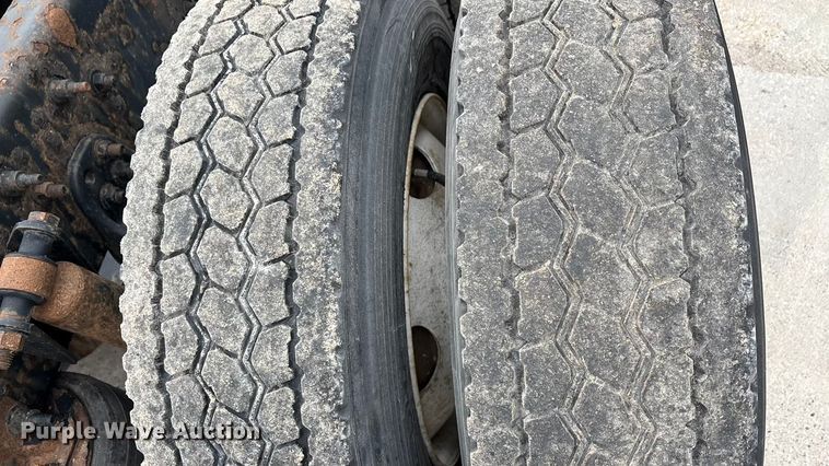 image for item FG1031 2017 Freightliner Cascadia 125 semi truck