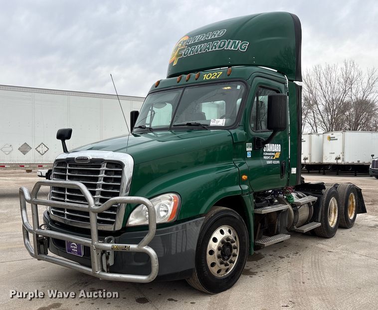 image for item FG1032 2017 Freightliner Cascadia 125 semi truck