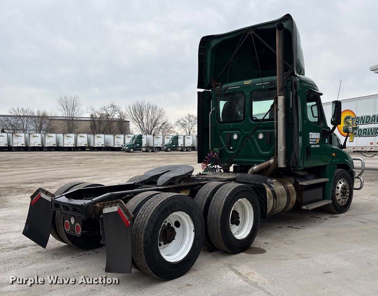 image for item FG1032 2017 Freightliner Cascadia 125 semi truck