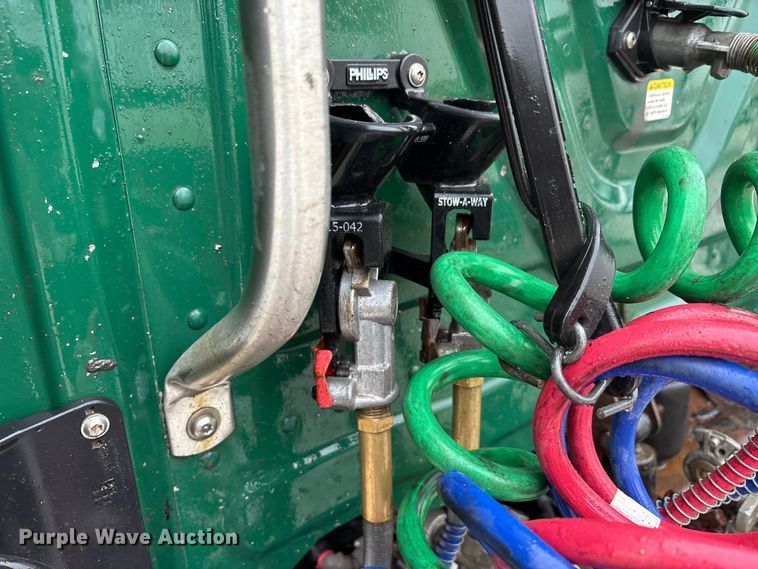 image for item FG1032 2017 Freightliner Cascadia 125 semi truck