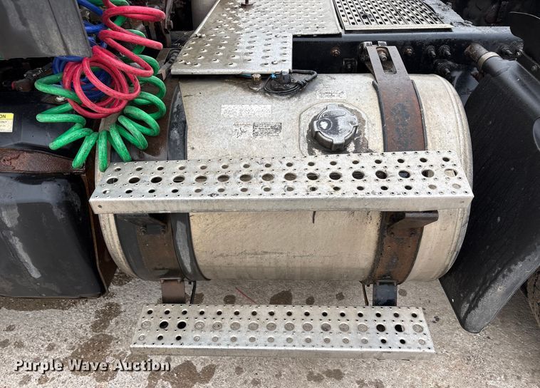 image for item FG1032 2017 Freightliner Cascadia 125 semi truck