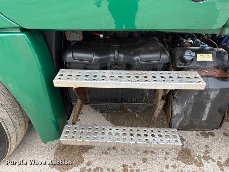 image for item FG1032 2017 Freightliner Cascadia 125 semi truck