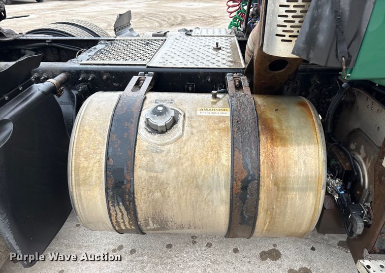 image for item FG1032 2017 Freightliner Cascadia 125 semi truck