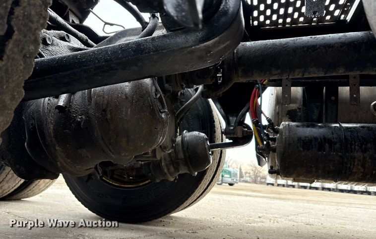 image for item FG1032 2017 Freightliner Cascadia 125 semi truck