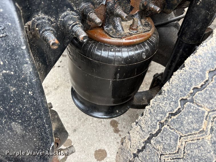 image for item FG1032 2017 Freightliner Cascadia 125 semi truck