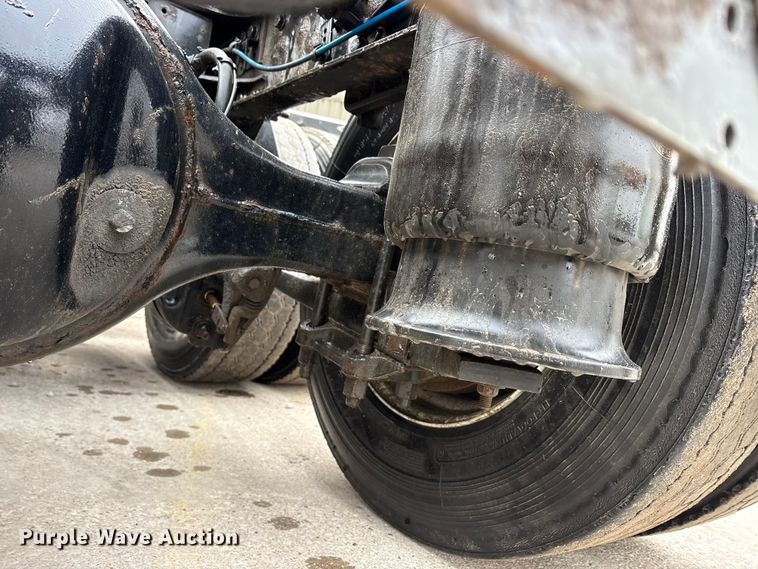 image for item FG1032 2017 Freightliner Cascadia 125 semi truck