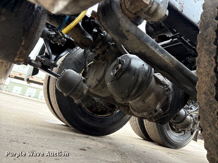 image for item FG1032 2017 Freightliner Cascadia 125 semi truck