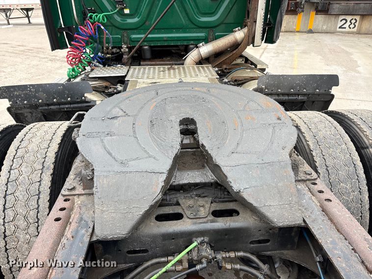 image for item FG1032 2017 Freightliner Cascadia 125 semi truck