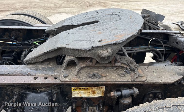 image for item FG1032 2017 Freightliner Cascadia 125 semi truck