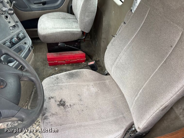 image for item FG1032 2017 Freightliner Cascadia 125 semi truck