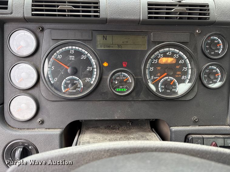 image for item FG1032 2017 Freightliner Cascadia 125 semi truck