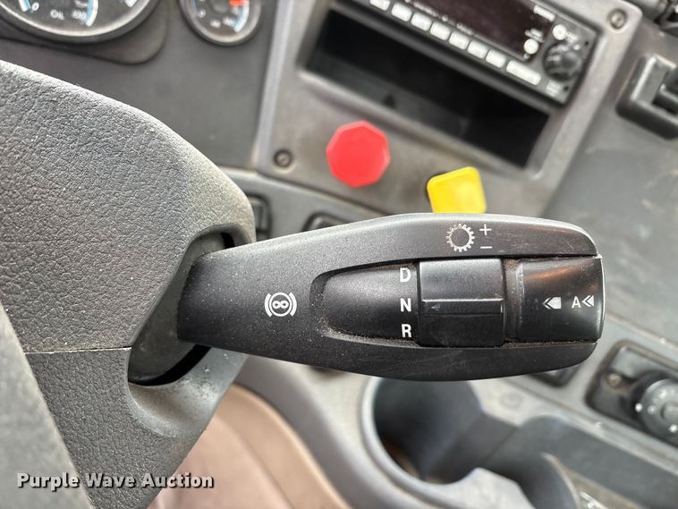 image for item FG1032 2017 Freightliner Cascadia 125 semi truck