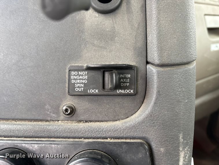 image for item FG1032 2017 Freightliner Cascadia 125 semi truck