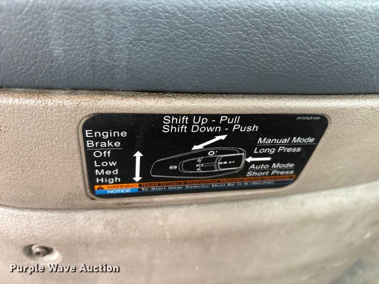 image for item FG1032 2017 Freightliner Cascadia 125 semi truck