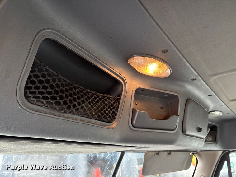 image for item FG1032 2017 Freightliner Cascadia 125 semi truck