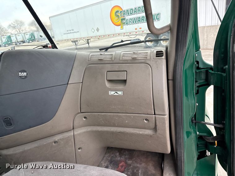 image for item FG1032 2017 Freightliner Cascadia 125 semi truck